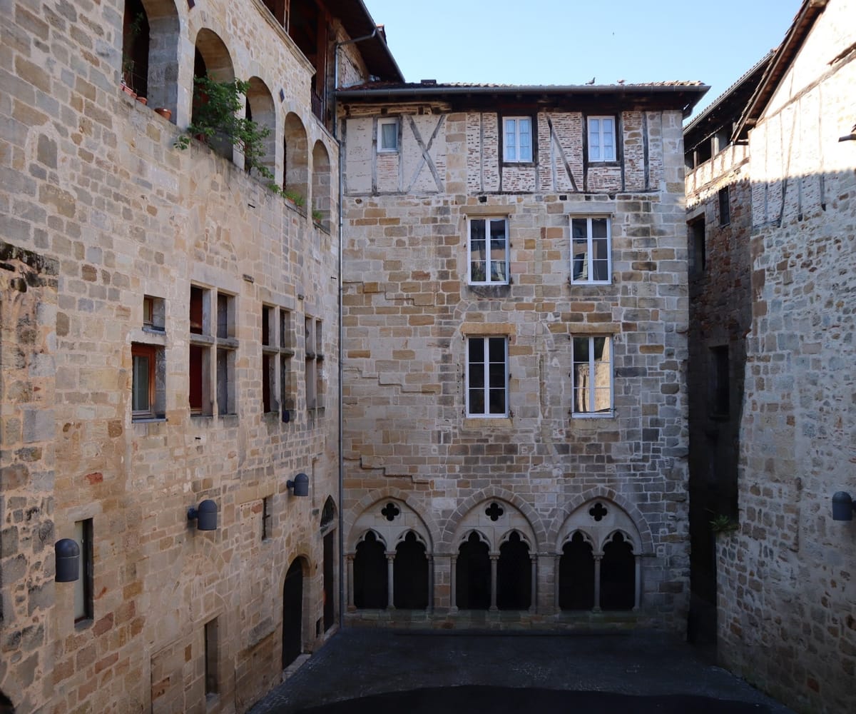 Place des Écritures à Figeac dans le Lot